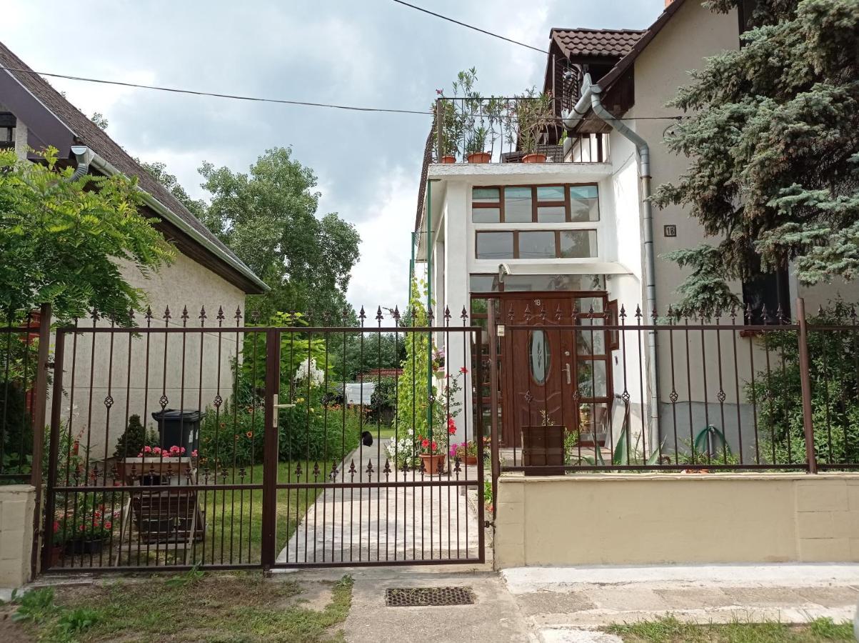 Toserdo Lakitelek Экстерьер фото